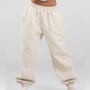Never worn Signature Fit Comfrt sweatpants in Bone XL